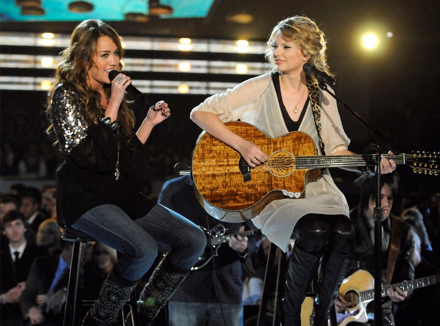 Miley Cyrus, Taylor Swift, 2009 Grammy Awards
